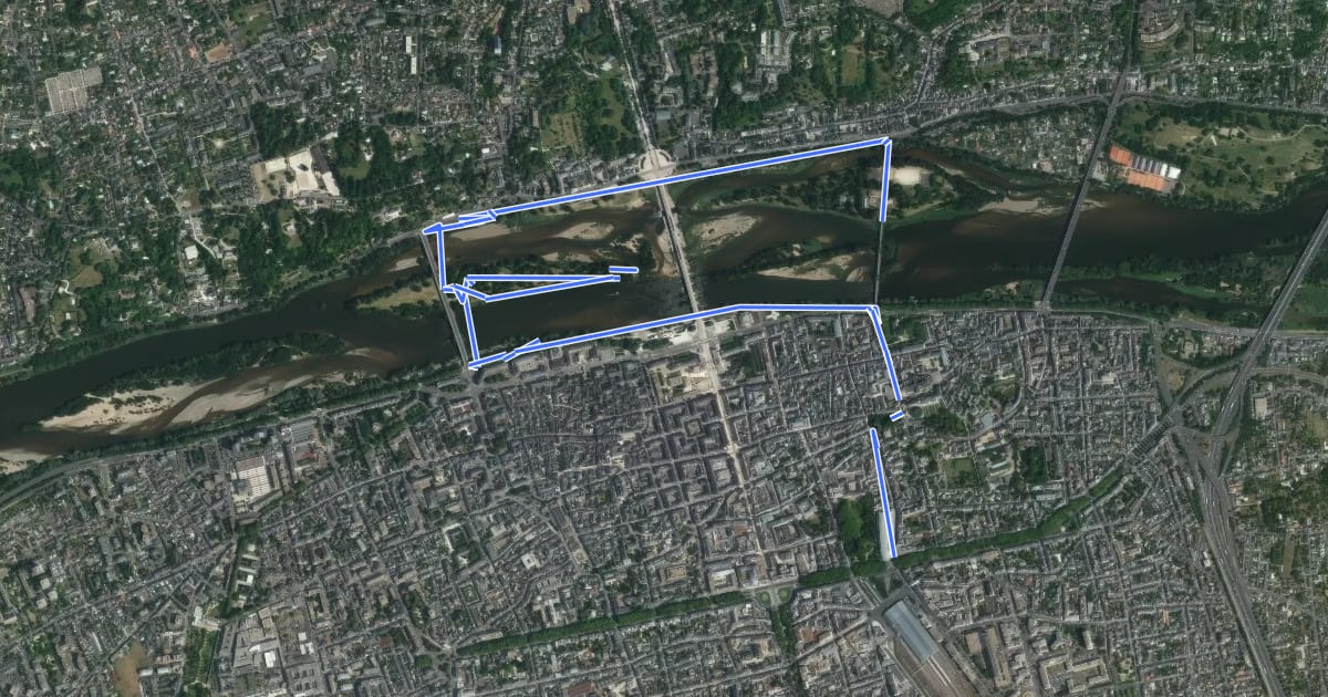 Маршрут Tours Sentier Bord de Loire на спутниковом снимке