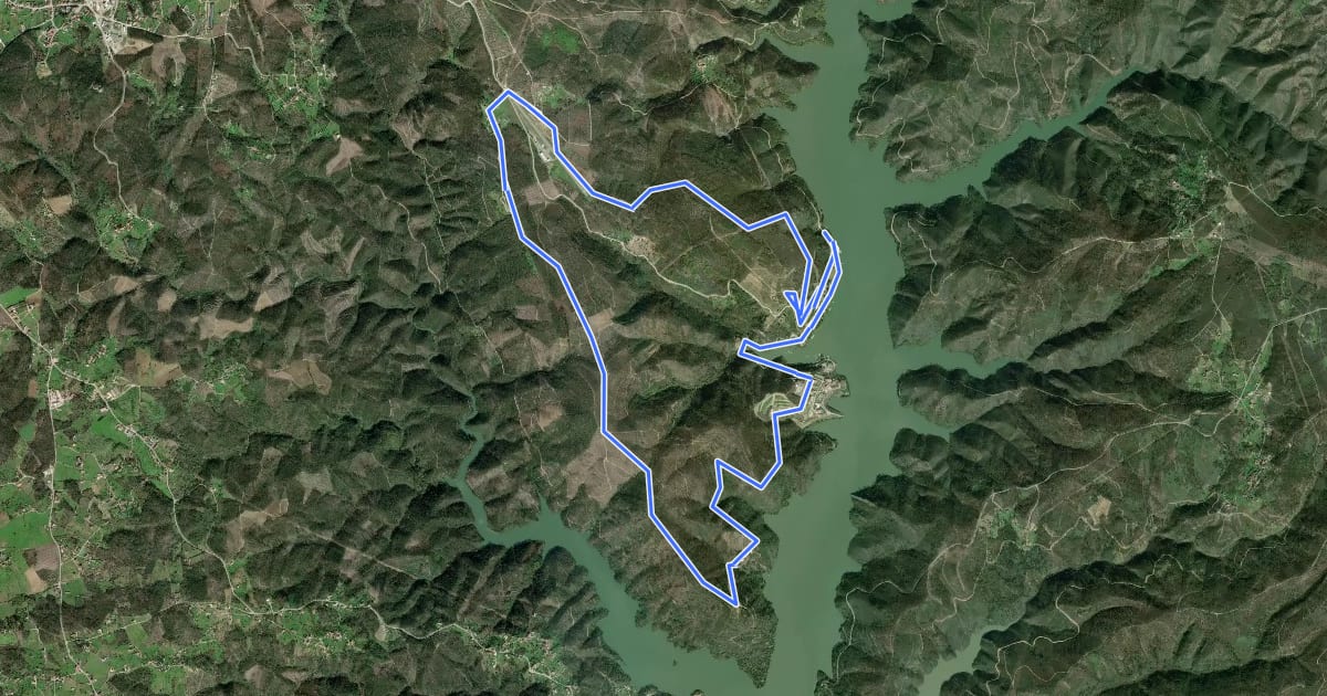 Маршрут Trilho do Lago Azul на спутниковом снимке