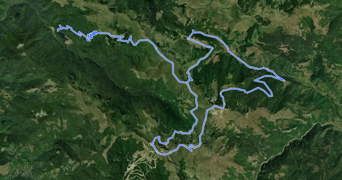 Маршрут Two Peaks and Five Lakes на спутниковом снимке