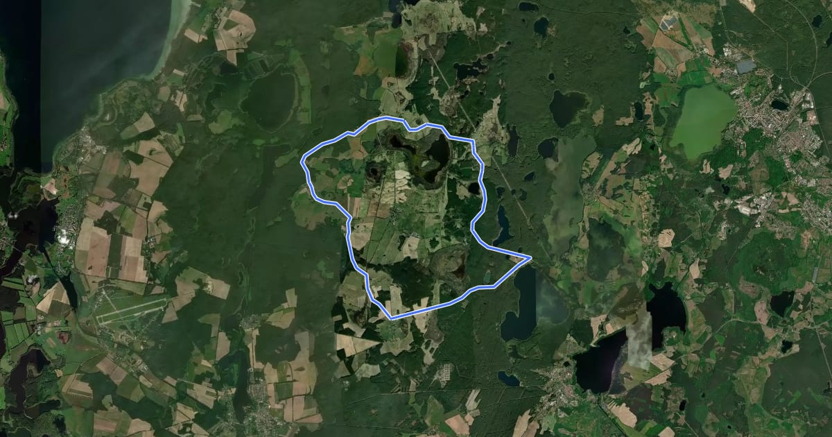 Маршрут Um den Jäthensee und durch die Zwenzower Tannen на спутниковом снимке