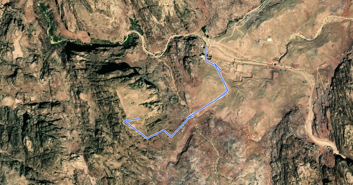 Маршрут Umm Al-Biyara Trail на спутниковом снимке
