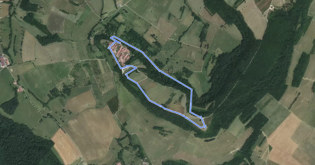 Маршрут Une Colline et des Hommes на спутниковом снимке