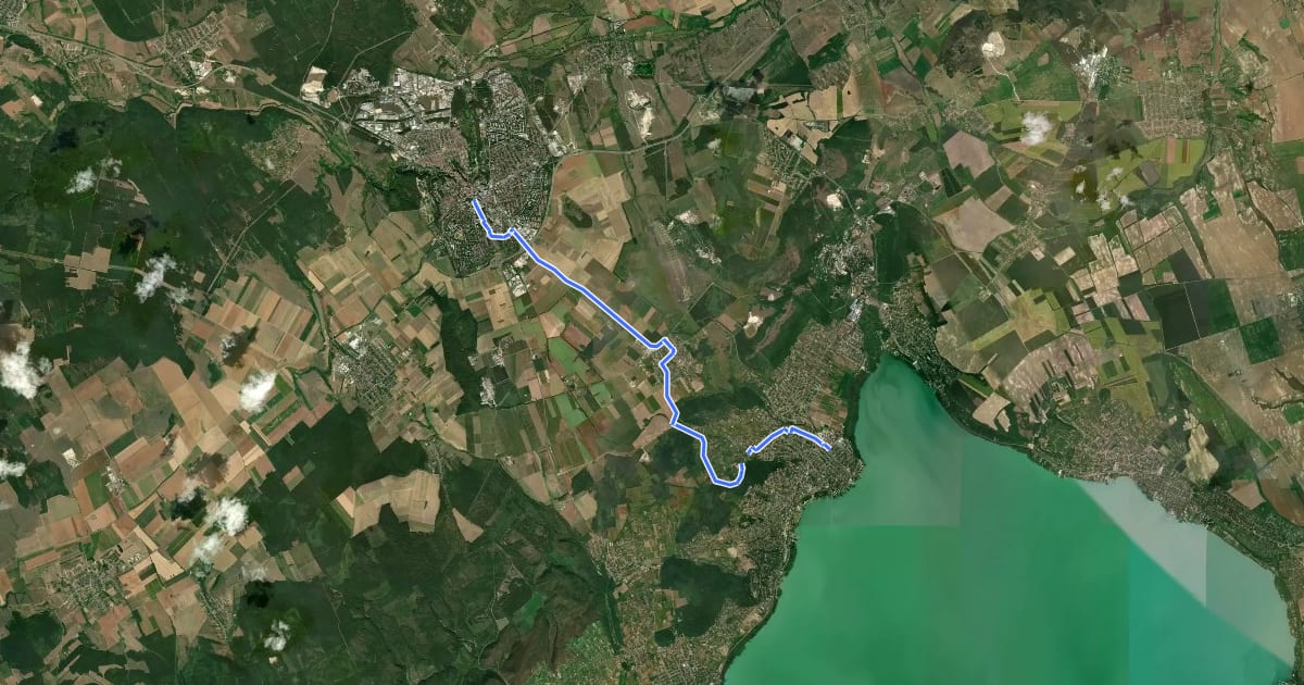 Маршрут Veszprém - Balatonalmádi kerékpárút на спутниковом снимке
