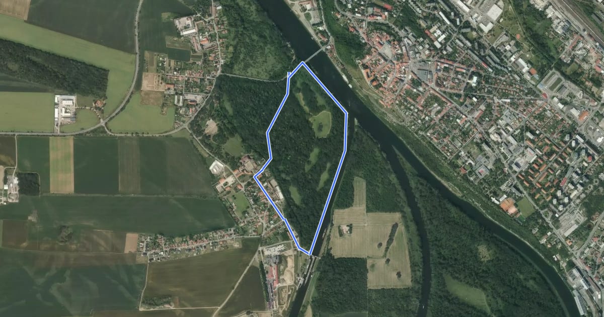 Маршрут [Ž] Vycházkový okruh zámeckým parkem 2,7km на спутниковом снимке