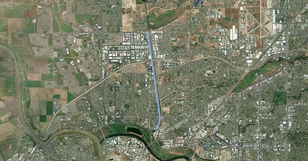 Маршрут Walter S. Ueda Parkway Trail на спутниковом снимке