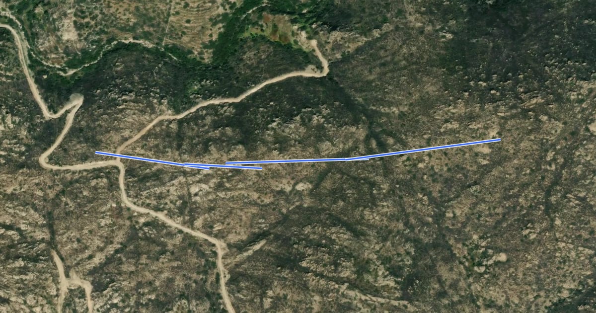 Маршрут waymarks blue arrow and dots на спутниковом снимке