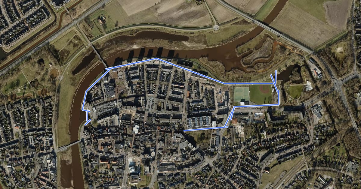 Маршрут WNW Vechtdal - Hardenberg -paarse route на спутниковом снимке