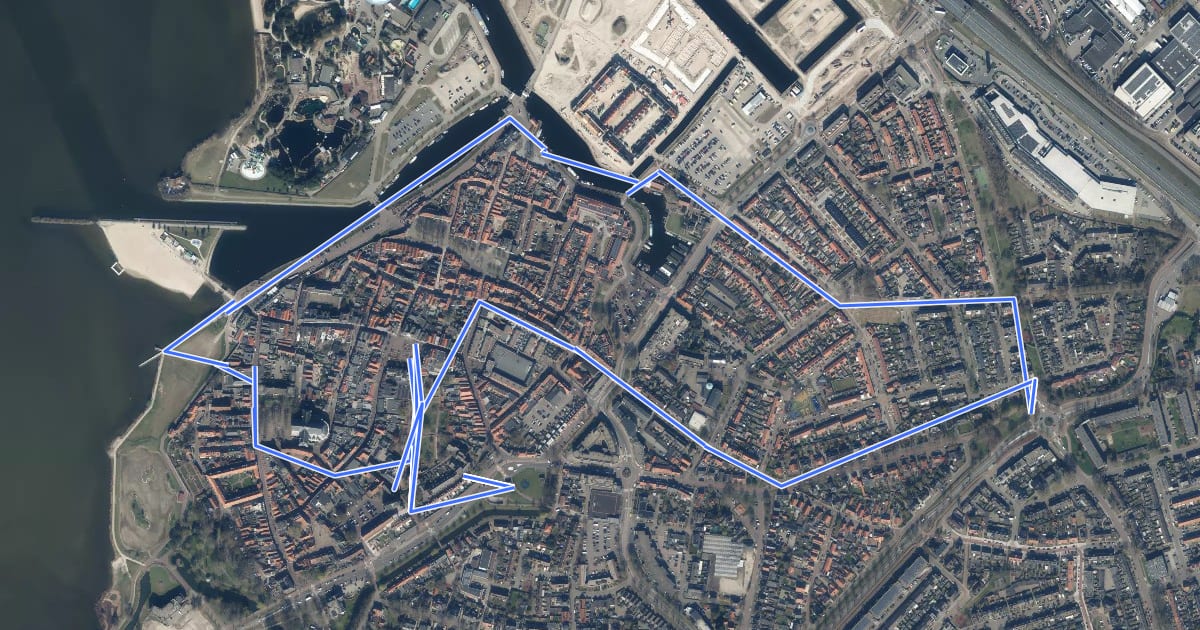 Маршрут WNW Veluwe - Harderwijk-Centrum - groene route на спутниковом снимке