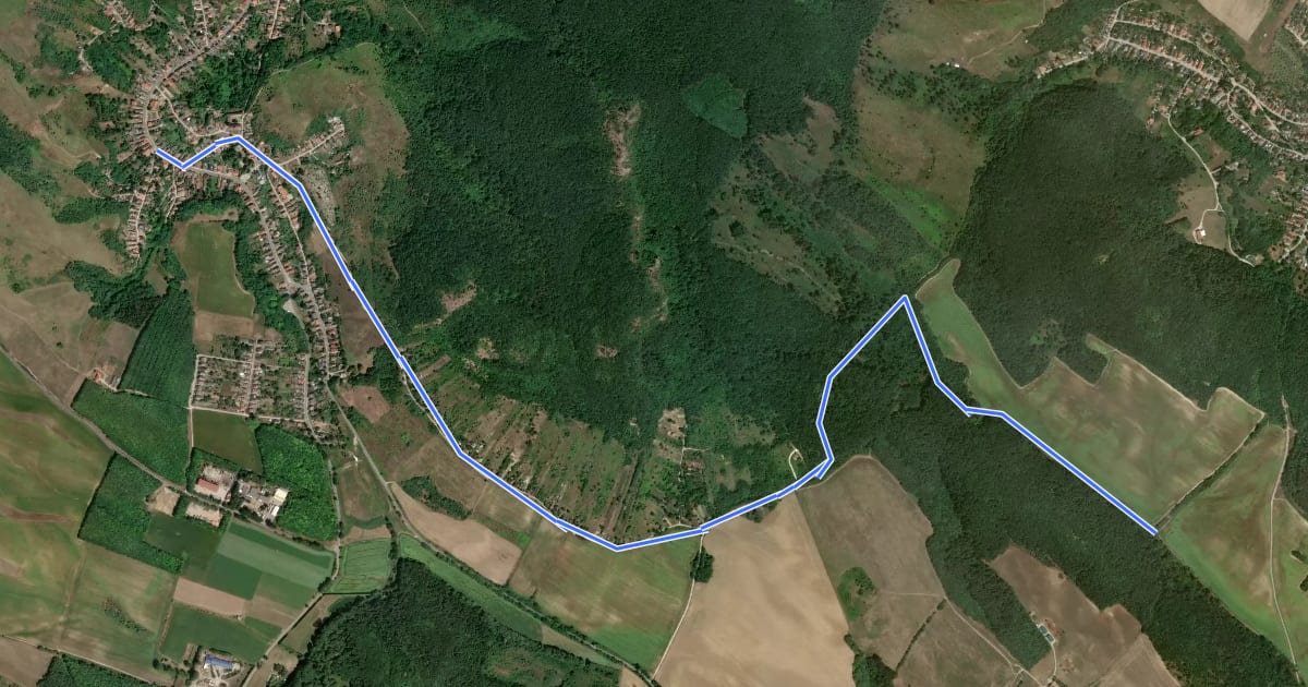 Маршрут Z+ (Bajót – Panoráma út – Látó-erdő) на спутниковом снимке
