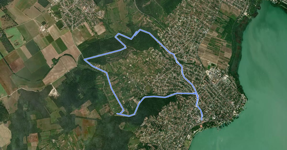 Маршрут Z (Balatonalmádi, vá. – Malom-völgy – Remete-völgy – Balatonalmádi, vá.) на спутниковом снимке