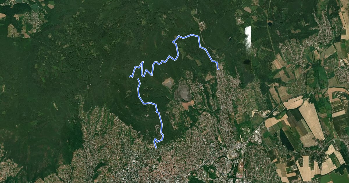Маршрут Z+ (Pálos templom – Kis-rét – Kantavár - Rábay-fa – Andor-forrás – Zsolnay-kút – Hősök tere) на спутниковом снимке