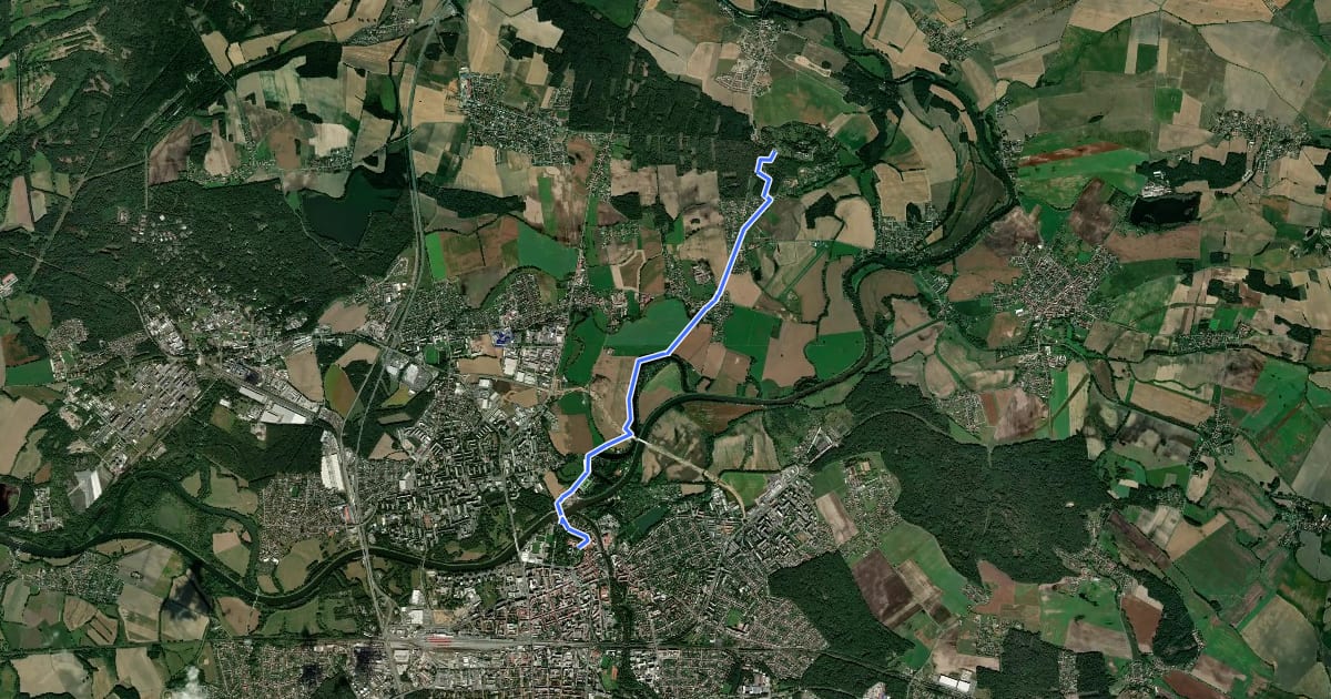 Маршрут [Z] Pardubice zámek - Kunětická Hora (park.) на спутниковом снимке